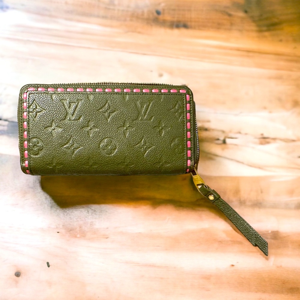 100% Authentic Louis Vuitton Empreinte Leather Zippy Wallet